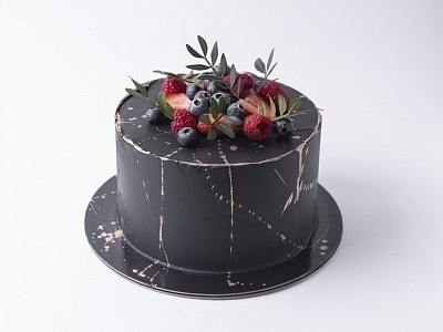 Berry Magic: Conquer Your Taste Facets with Our Berry Cake!